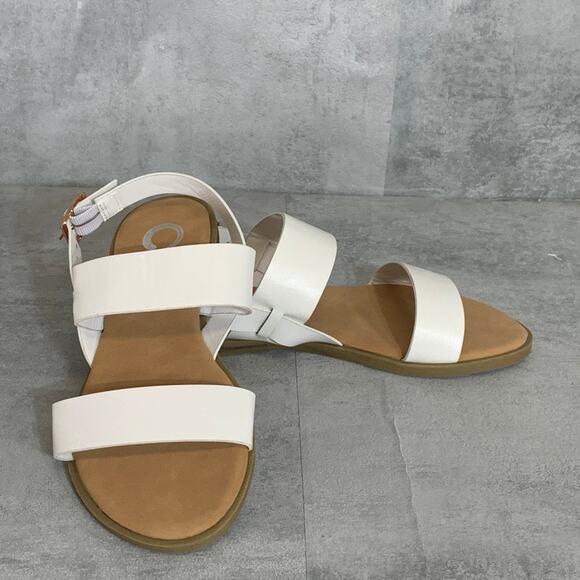 JOURNEE COLLECTION White Faux Leather Slingback Round Open-Toe Slip-On Sandals - Picture 1 of 8